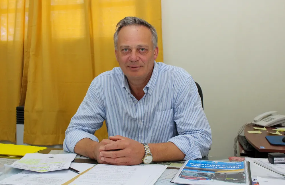 CARLOS WEISS